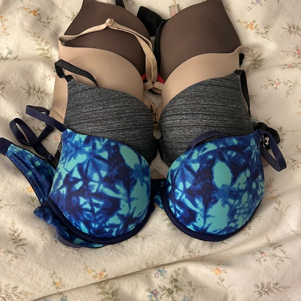 4 VS Pink Everyday Push Up Bras